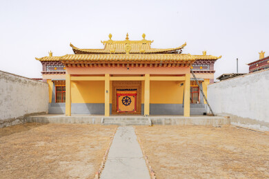 青海湖国家重点风景名胜区-尕日拉寺