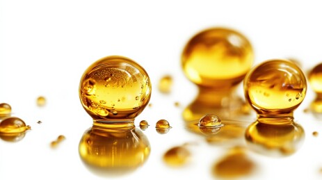 金色液体滴珠的反射表面