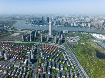 航拍上海市浦东新区世博后滩耀华国际社区