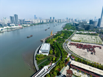 航拍上海市浦东新区世博后滩耀华国际社区