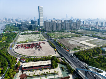 航拍上海市浦东新区世博后滩耀华国际社区