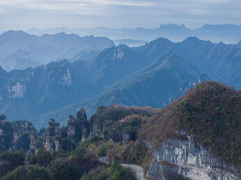 日出时分的张家界武陵源景区天子山风光