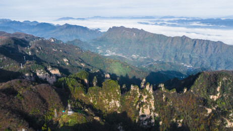 日出时分的张家界武陵源景区天子山风光