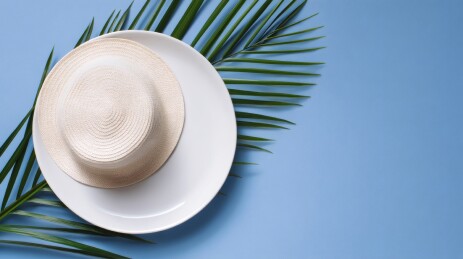 夏日海滩度假风情白帽与白盘