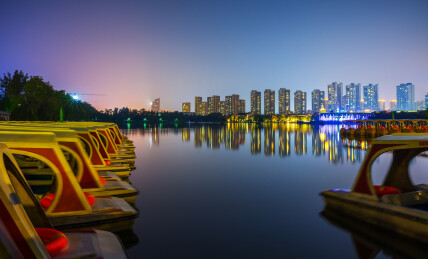 湖夜泊舟