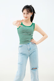 影棚拍摄穿着青春靓丽的亚洲女性夏季形象