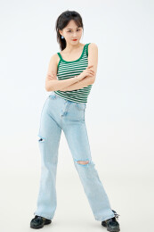 影棚拍摄穿着青春靓丽的亚洲女性夏季形象