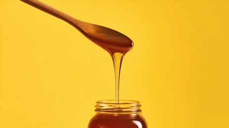 蜂蜜倾泻金黄背景