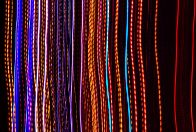 抽象平直构图的彩色光线延时轨迹摄影