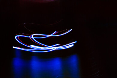 抽象曲线构图的彩色光线延时轨迹摄影