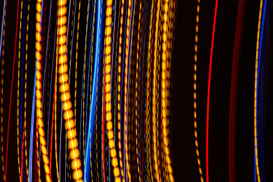 抽象平直构图的彩色光线延时轨迹摄影