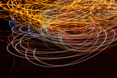 抽象曲线构图的彩色光线延时轨迹摄影