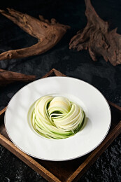 中餐精美凉菜浇汁西葫芦丝