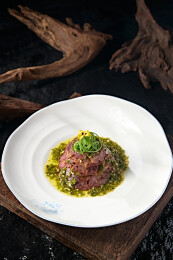 精美中餐凉菜剁椒碎拌五香牛腱子肉