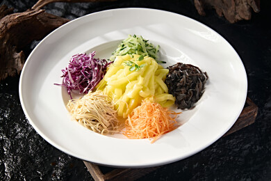 东北传统美食凉菜五彩大拉皮