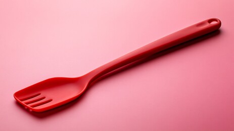 红色塑料铲特写