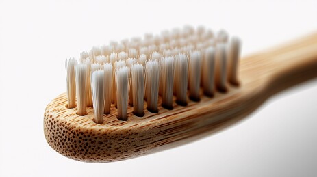 竹制牙刷特写