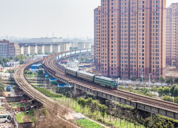 DF4B型机车驰骋在长三角铁路上