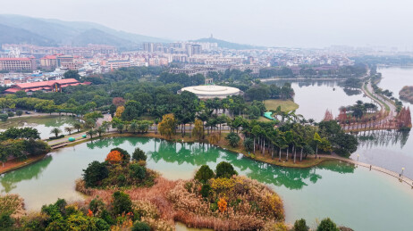 城市湿地公园航拍：云南红河弥勒湖泉生态园