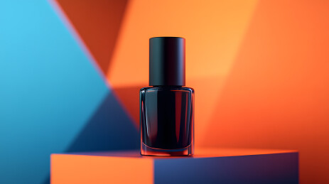 现代简约的指甲油瓶子