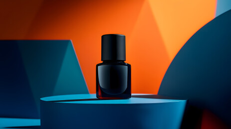 现代简约的指甲油瓶子