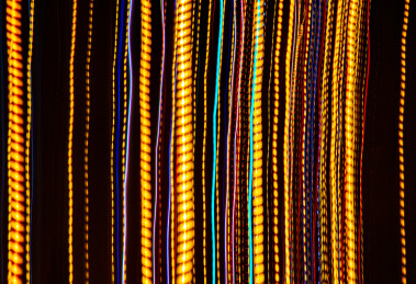 抽象平直构图的彩色光线延时轨迹摄影