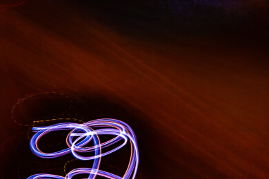 抽象曲线构图的彩色光线延时轨迹摄影