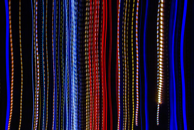 抽象平直构图的彩色光线延时轨迹摄影