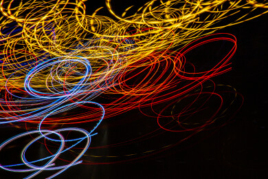 抽象曲线构图的彩色光线延时轨迹摄影