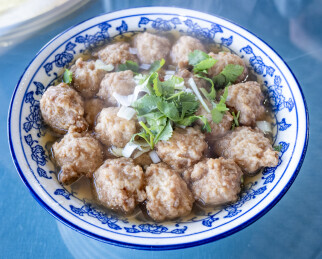 山西美食焖丸子特写