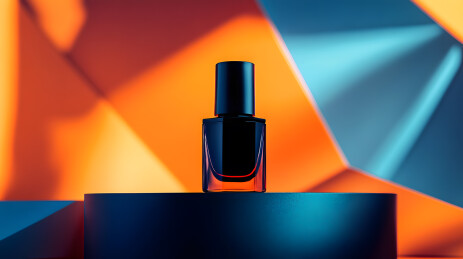 简约现代背景中的化妆品