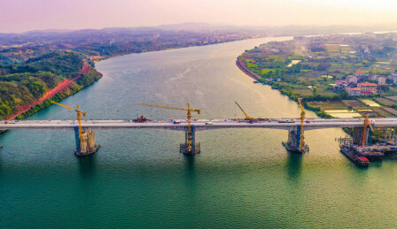 成达万高铁渠江特大桥成功合龙