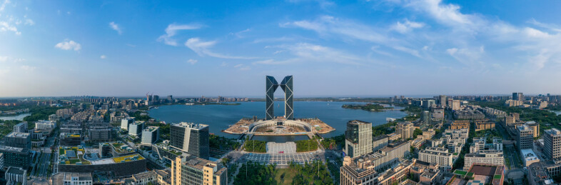 上海浦东临港新城滴水湖全景图