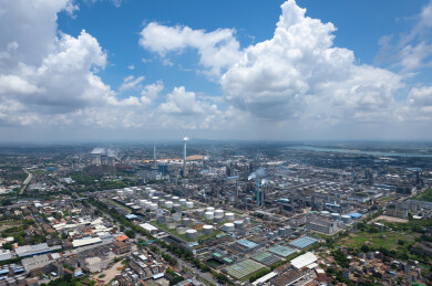 工业厂区全景航拍蓝天白云