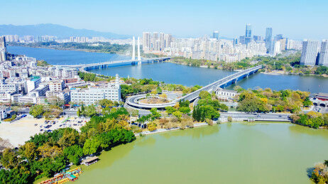 航拍广东惠州西湖、东江与大桥现代城市风景