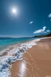 夏日沙滩上的阳光与海浪