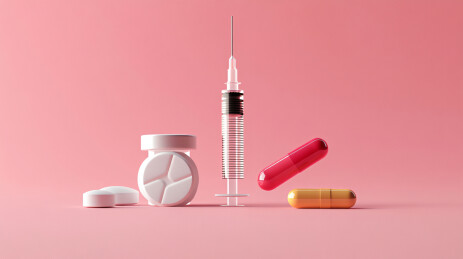 红色背景的医药器具