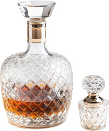 精美的水晶酒具套装