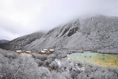 四川黄龙风景区的冬日雪景