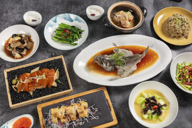 中式石斑鱼套餐丰盛菜肴摆盘