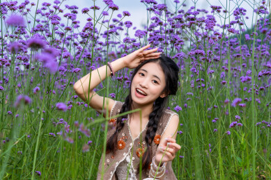 花海中的笑容