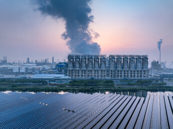 俯瞰化工厂日出