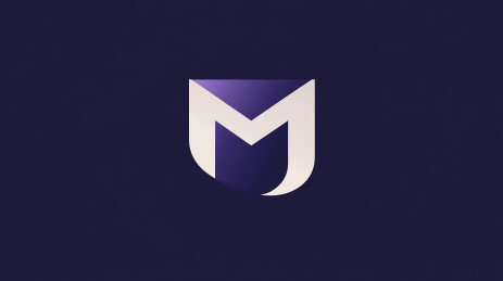紫色盾牌形状的字母M标志