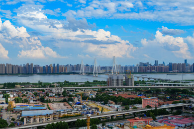 武汉城市高楼长江大桥蓝天白云积雨云漫画云