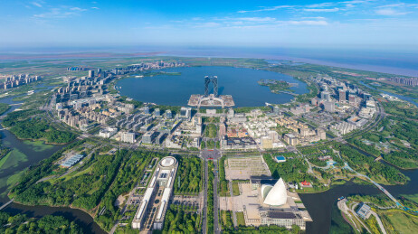 中国上海临港新城滴水湖城市风光航拍