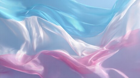 蓝粉白三色布料随风飘扬