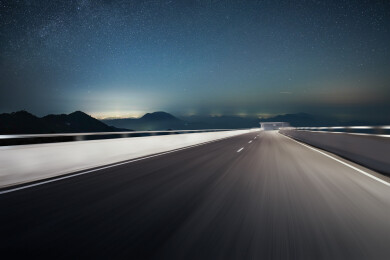 中国安徽省黄山运动的公路夜景