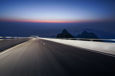 中国安徽省黄山运动的公路夜景