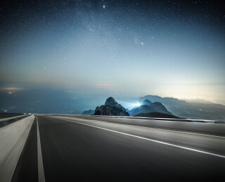 中国黄山景区天际线夜景公路