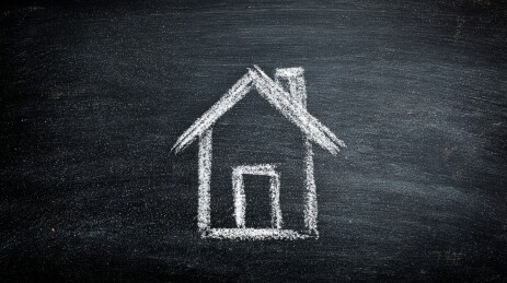 在有质感的黑板上画出家素描